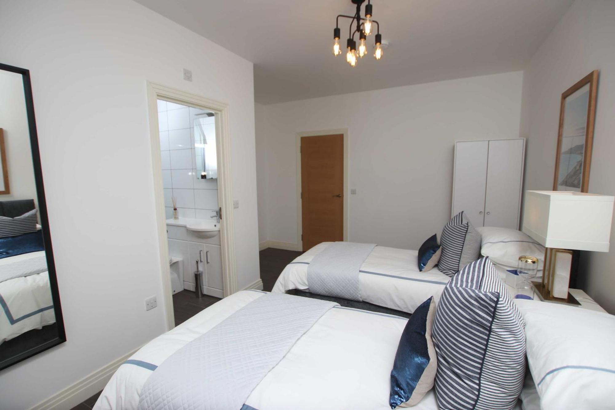 Aisiki Living: Flexible With Free Wi-fi And Parking Apartment *