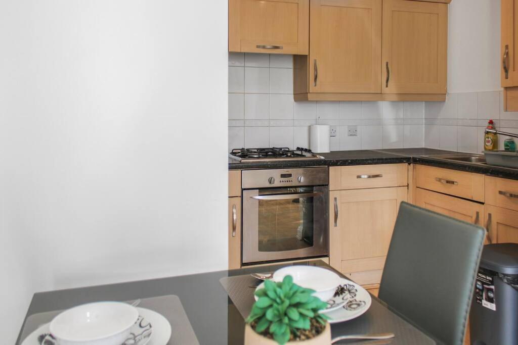 Modern 2-bed In Watford Centre Watford (Hertfordshire)