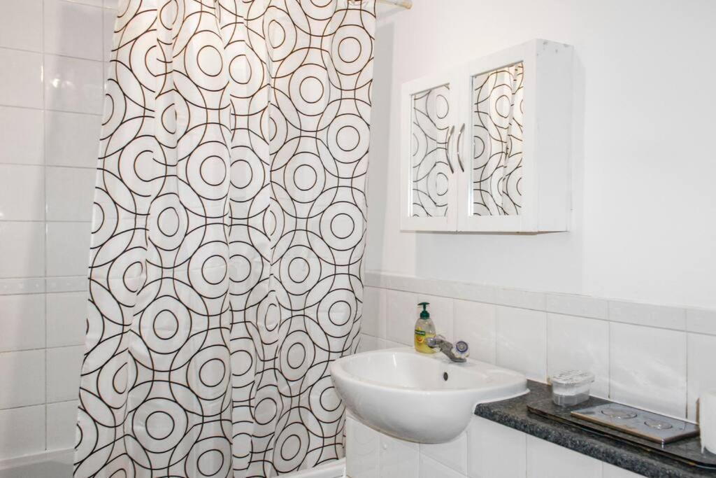 Modern 2-bed In Watford Centre