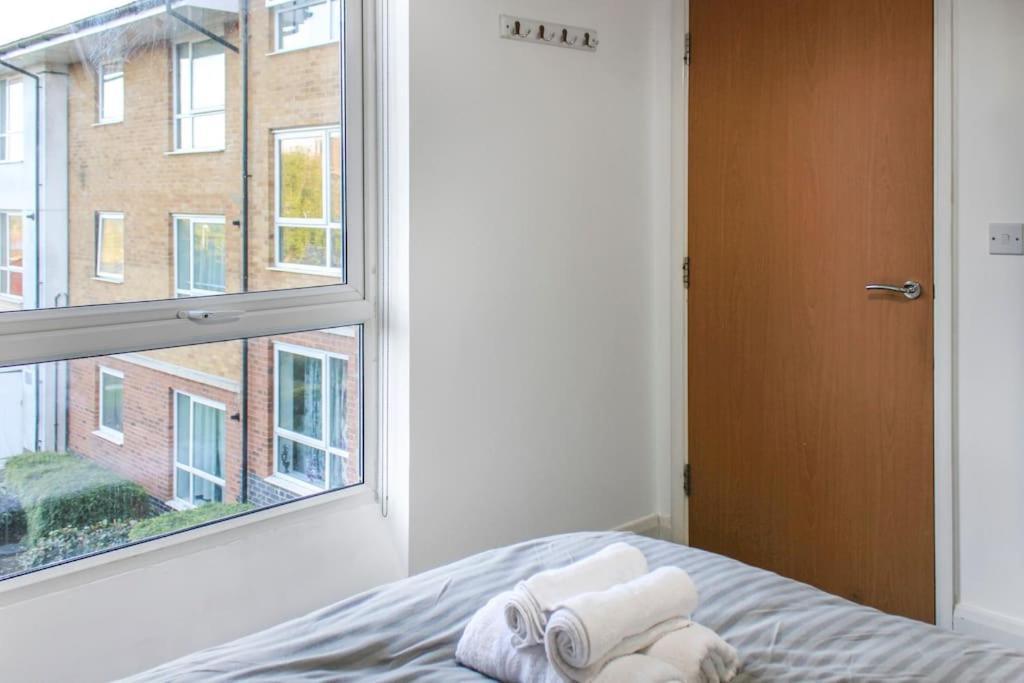 Apartment Modern 2-bed In Watford Centre *