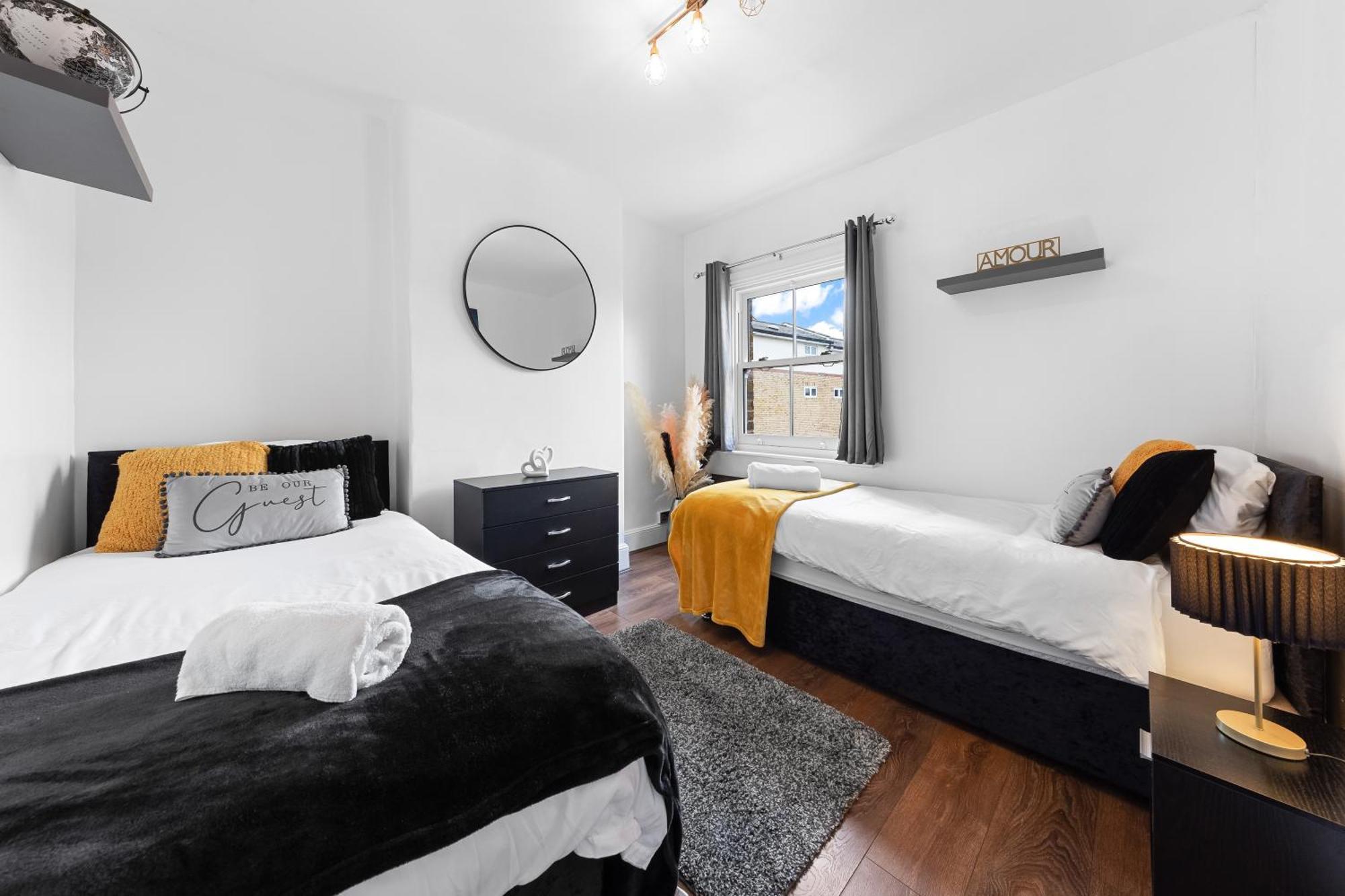 The Hogwarts Retreat - Cinema - June 8th - 12th Offer! Apartment *