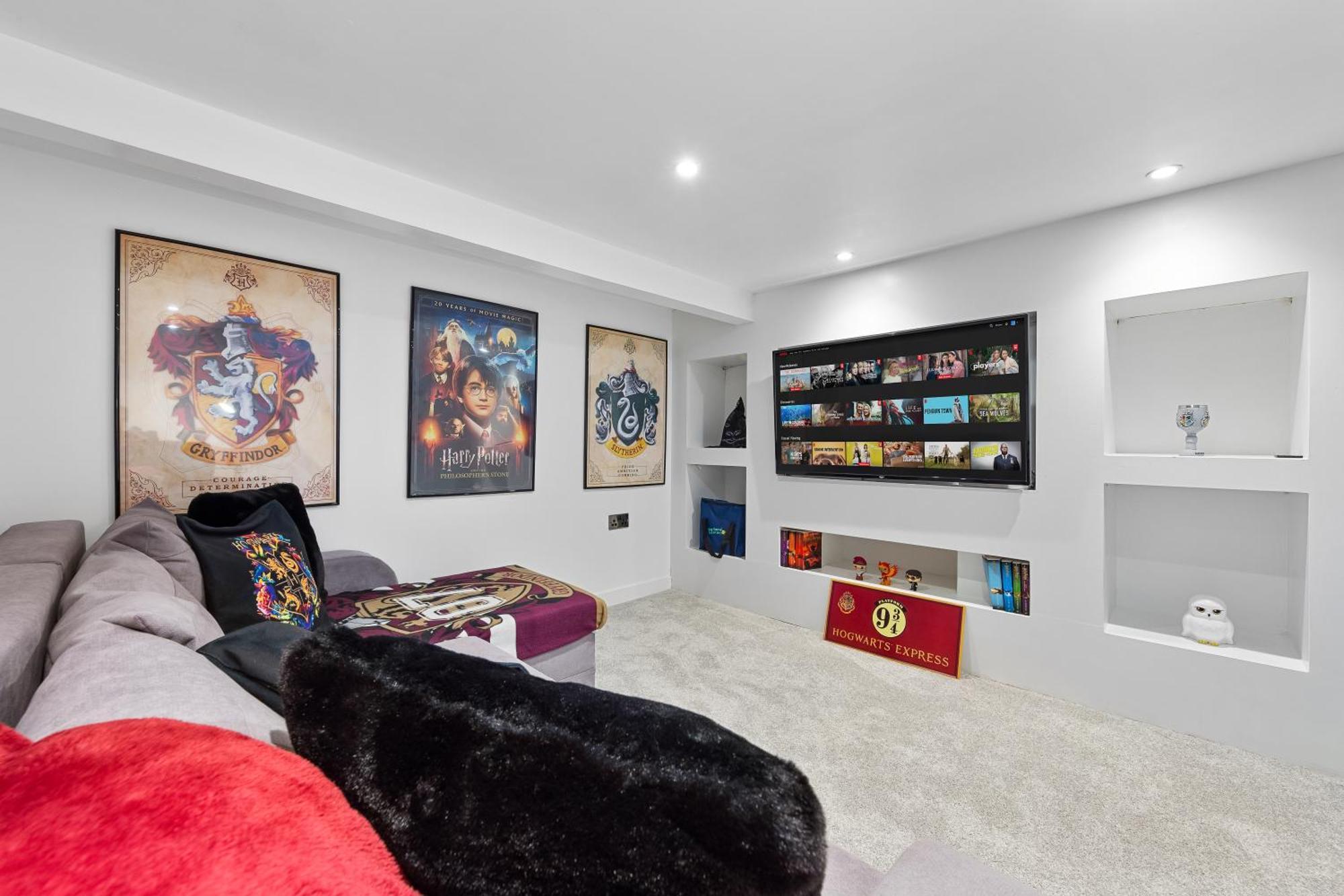 The Hogwarts Retreat - Cinema - June 8th - 12th Offer! Apartment Watford (Hertfordshire)