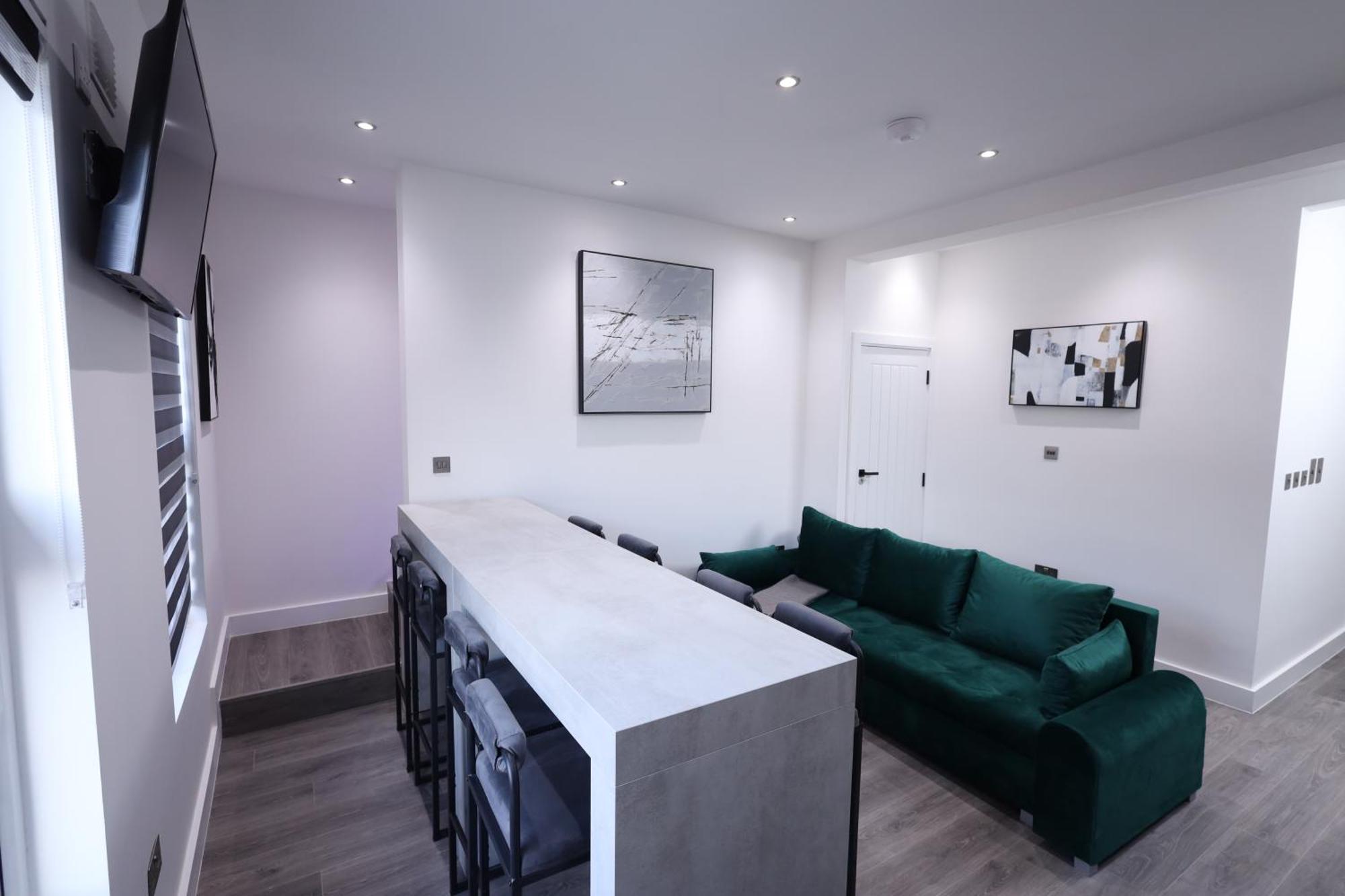 Căn hộ Spacious 4bedroom At Prime Market Street, Watford (Hertfordshire)