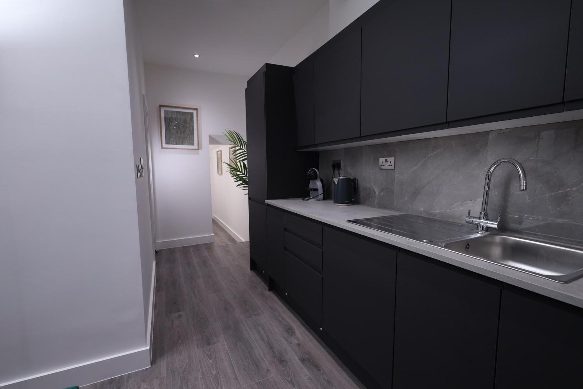 Spacious 4bedroom At Prime Market Street, Căn hộ Watford (Hertfordshire)