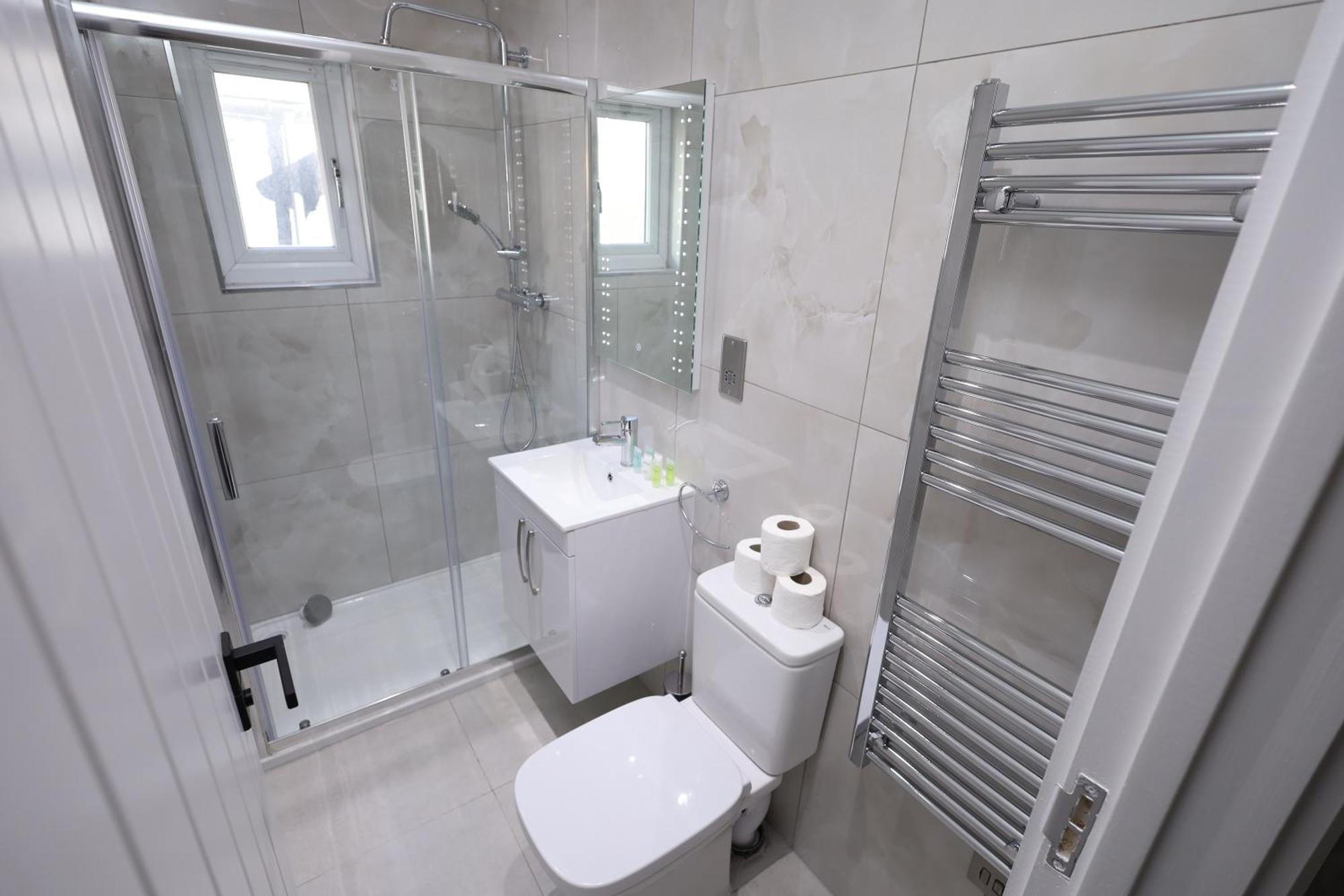 Spacious 4bedroom At Prime Market Street, *