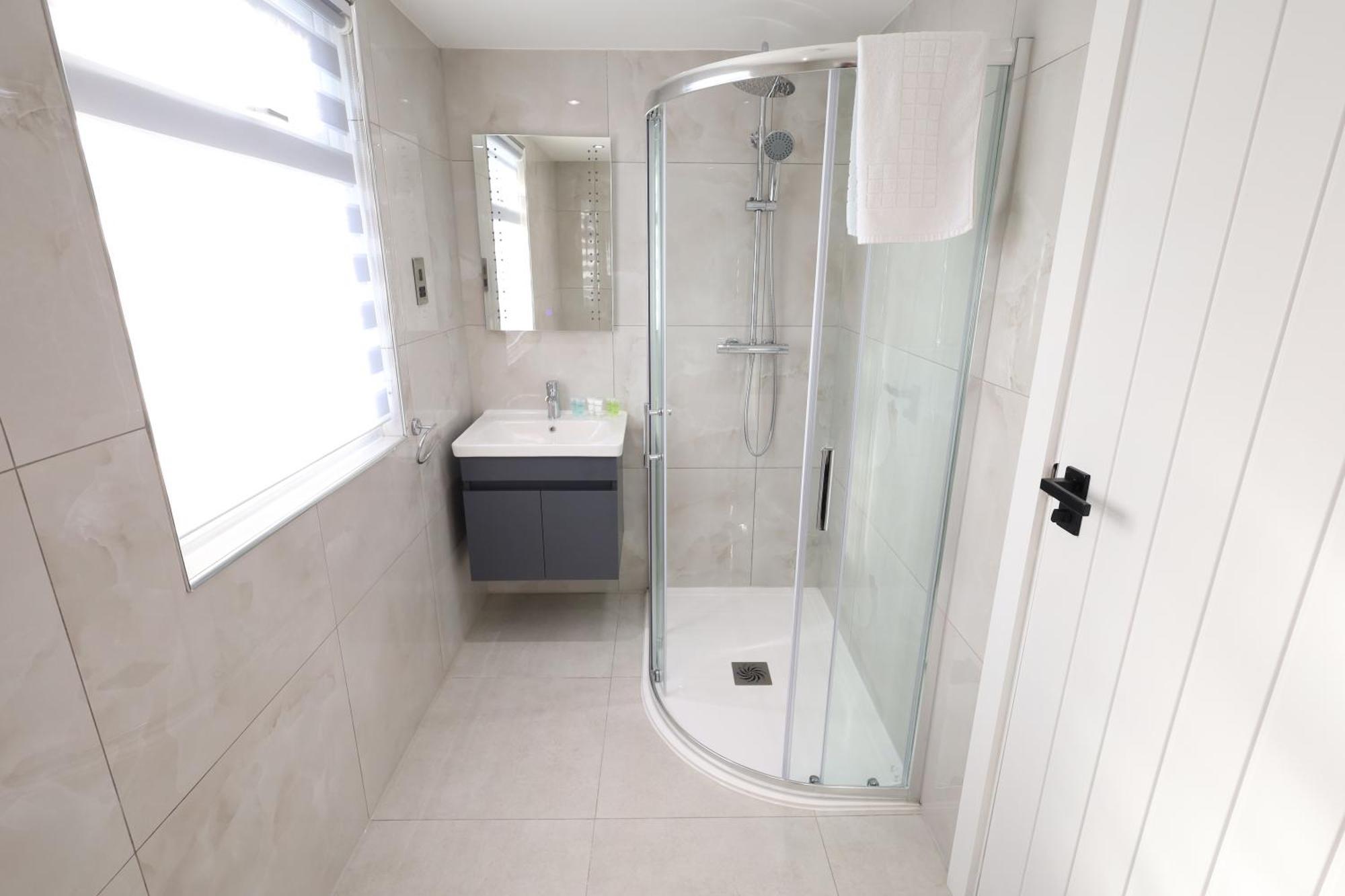 Căn hộ Spacious 4bedroom At Prime Market Street, Watford (Hertfordshire)