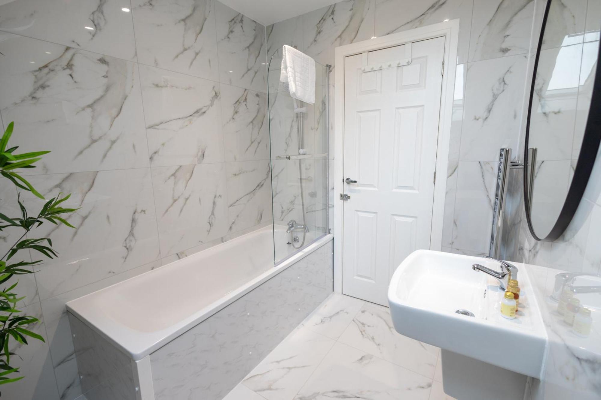 Contemporary 3br Flat In Apartment *