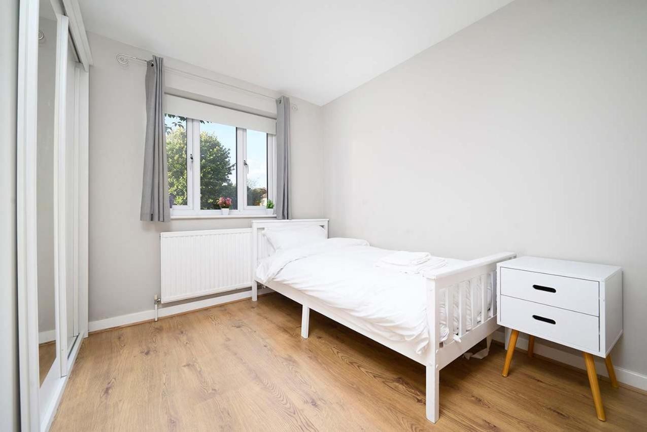 Lovely One Bed Flat In Bushey Apartment