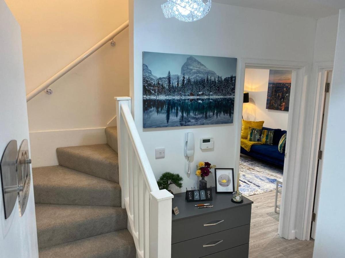 Charming 2- Bedroom Watford (Hertfordshire)
