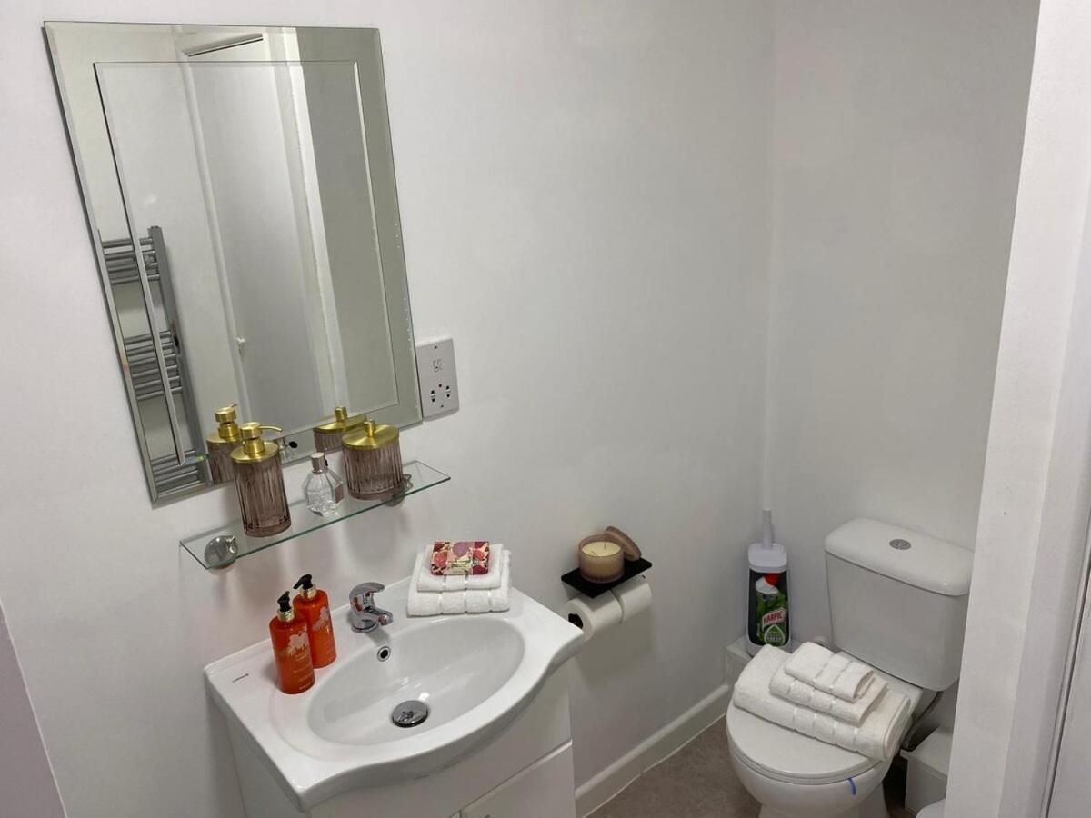 Charming 2- Bedroom *