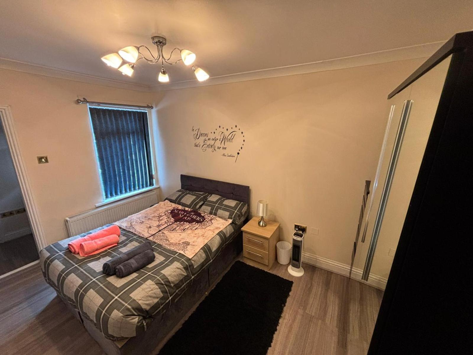 Harry Potter Themed Shared - Self Check-in Homestay Watford (Hertfordshire)