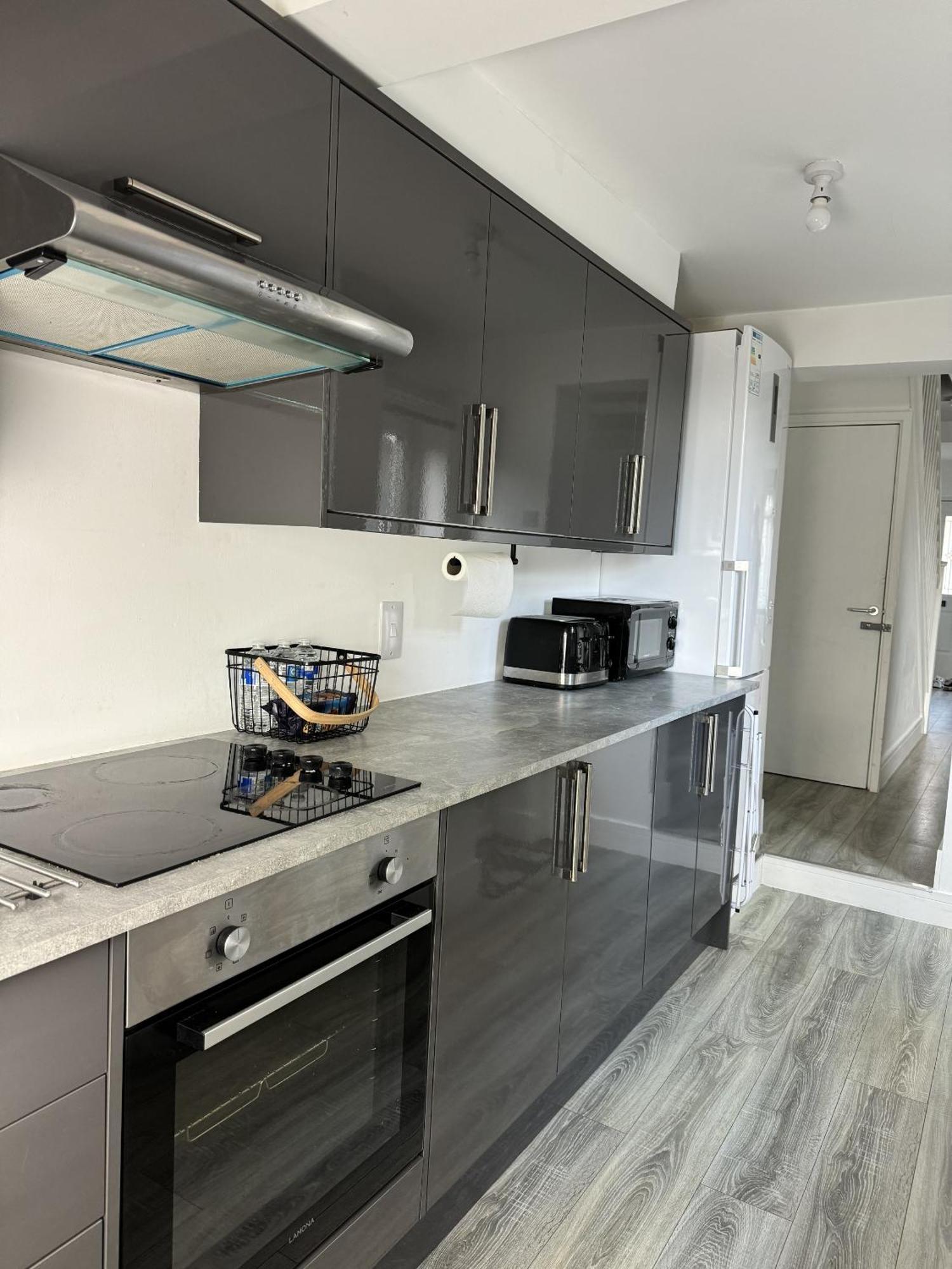Warner Brothers House Holiday home Watford (Hertfordshire)