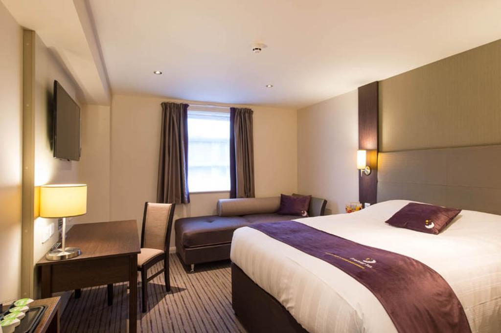Premier Watford 3*