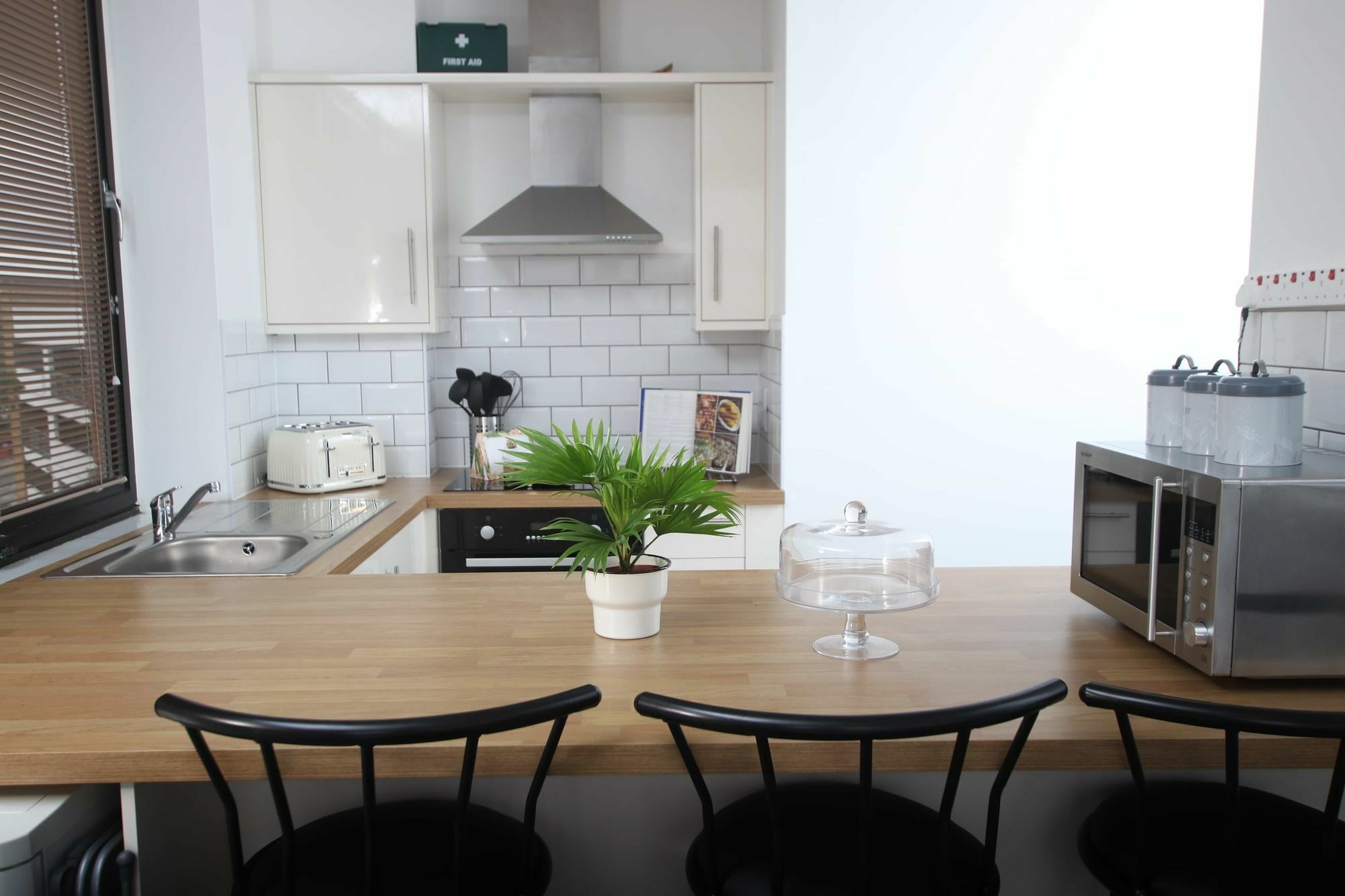 Aisiki Living: Flexible With Free Wi-fi And Parking Apartment *