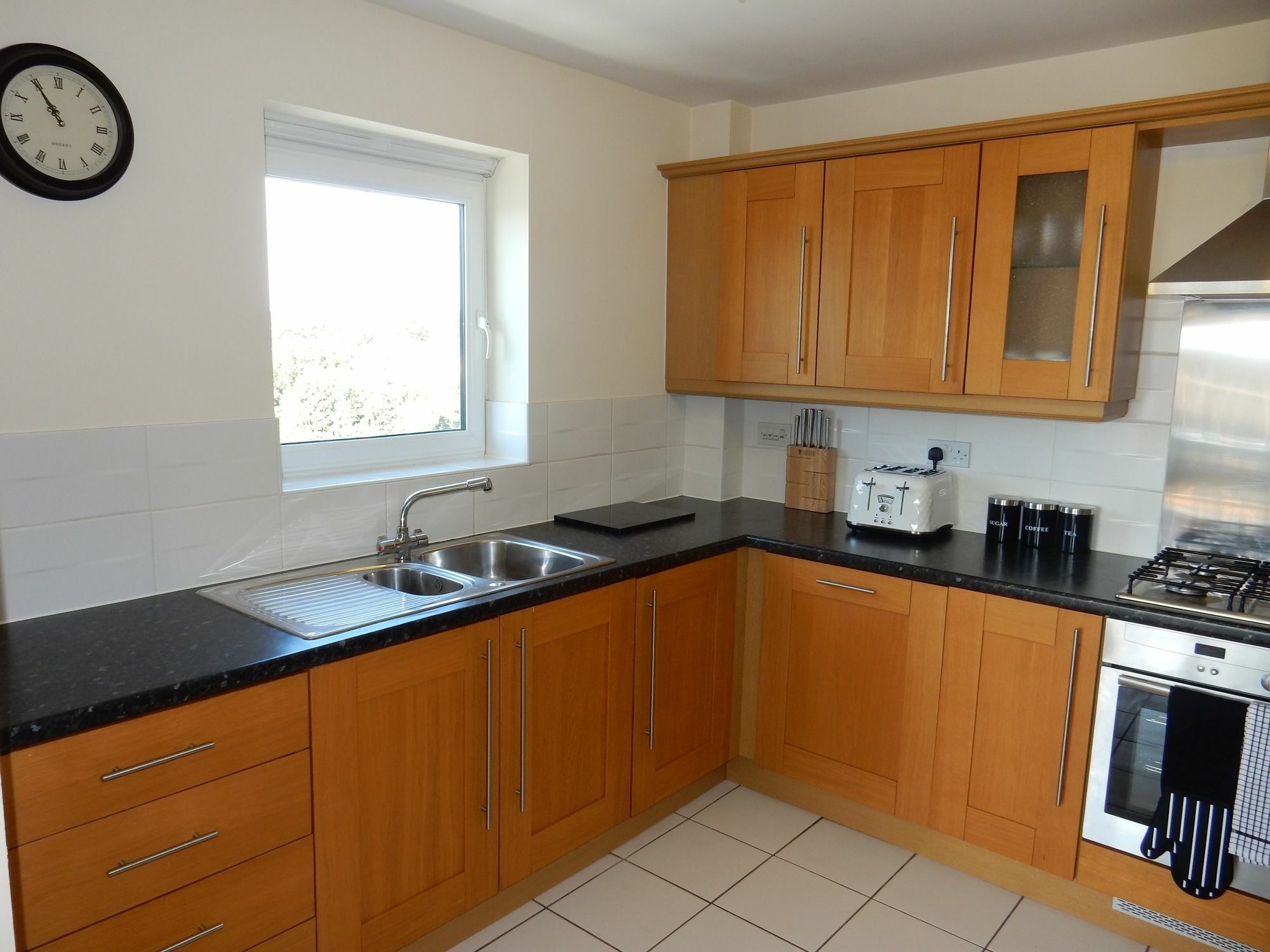 Mayfair Court Apartment *