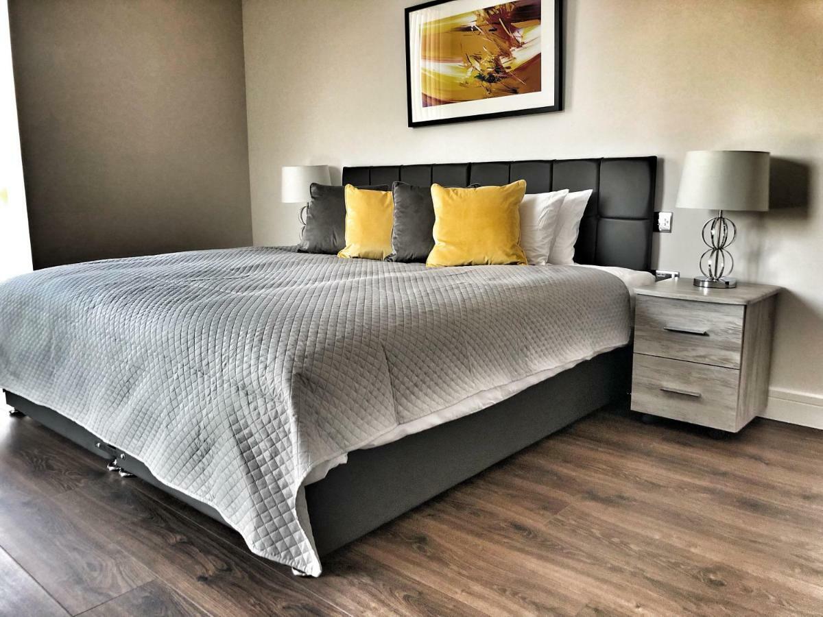 Luxury 2 Bed 2 Bath 18 Mins From Central London - Sleeps 6 * Watford (Hertfordshire)